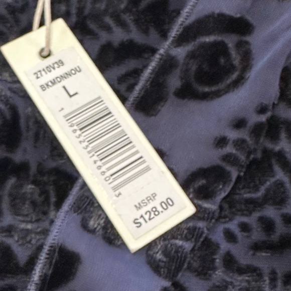 Elegant, $128 NWT Max Studio velvet textured halter top blouse. - Picture 7 of 12